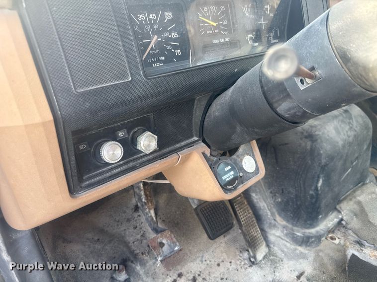 image for item EC3469 1987 Ford F700 crane truck