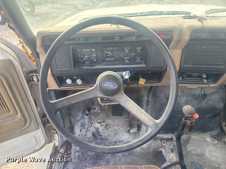 image for item EC3469 1987 Ford F700 crane truck