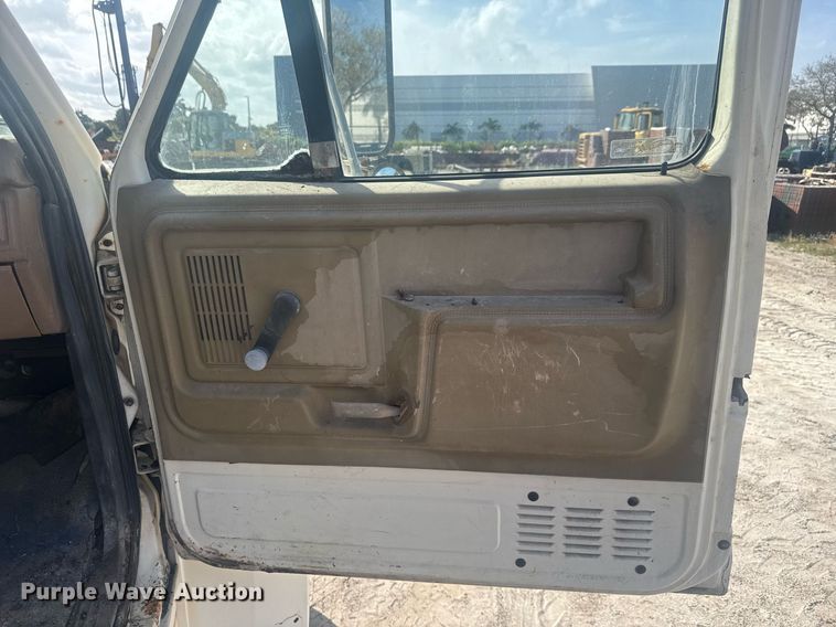 image for item EC3469 1987 Ford F700 crane truck