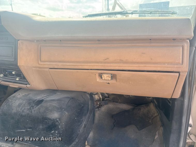 image for item EC3469 1987 Ford F700 crane truck