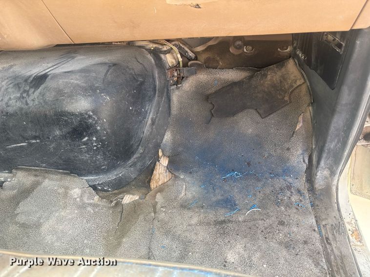 image for item EC3469 1987 Ford F700 crane truck