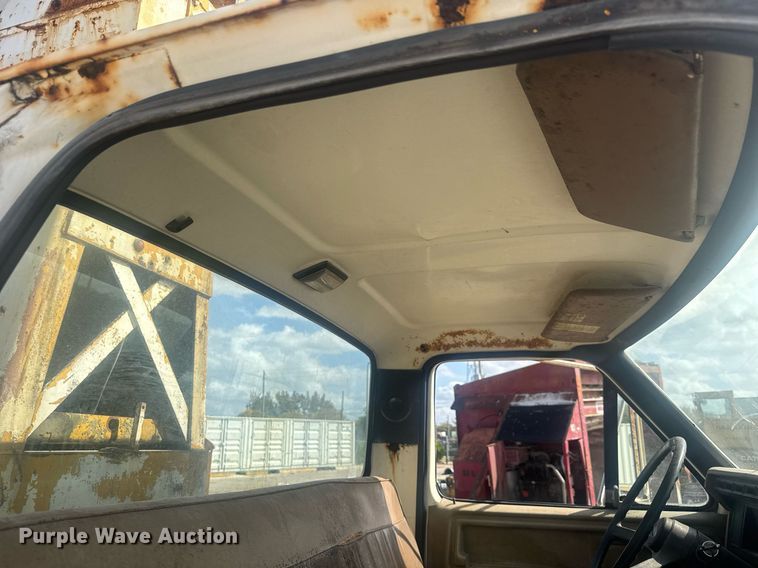 image for item EC3469 1987 Ford F700 crane truck