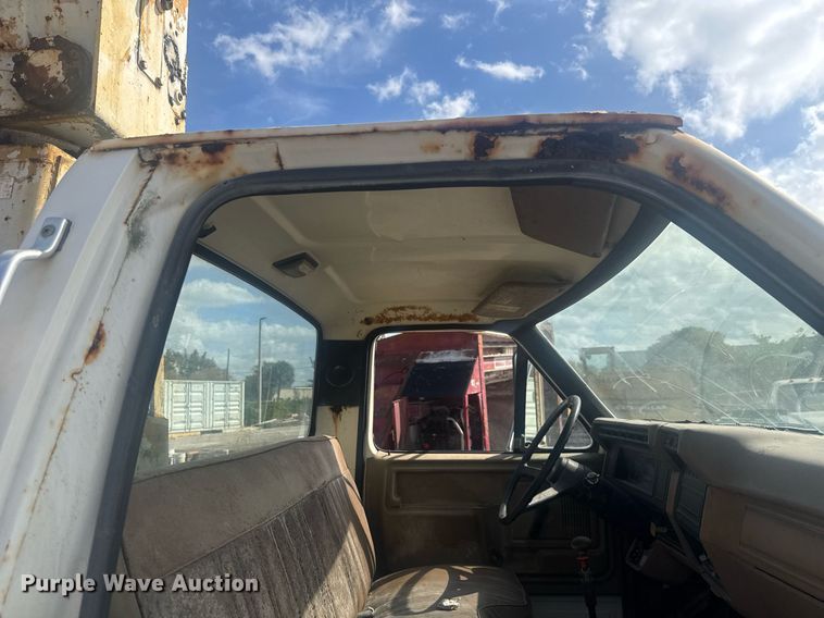 image for item EC3469 1987 Ford F700 crane truck