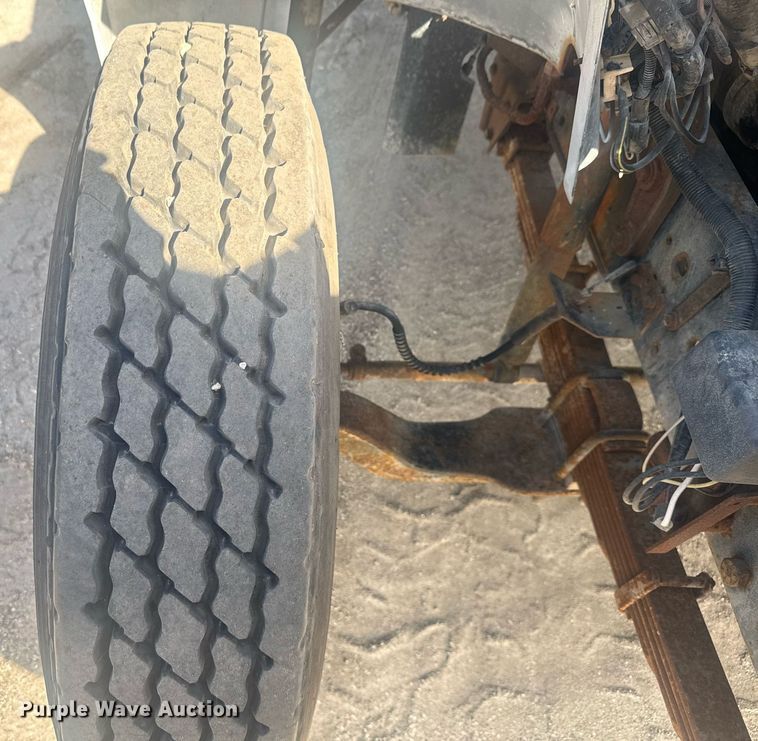 image for item EC3469 1987 Ford F700 crane truck