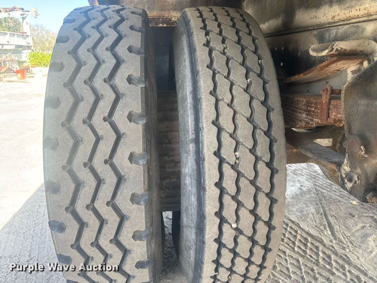 image for item EC3469 1987 Ford F700 crane truck