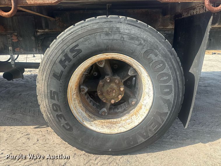 image for item EC3469 1987 Ford F700 crane truck