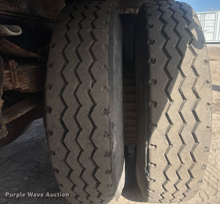 image for item EC3469 1987 Ford F700 crane truck