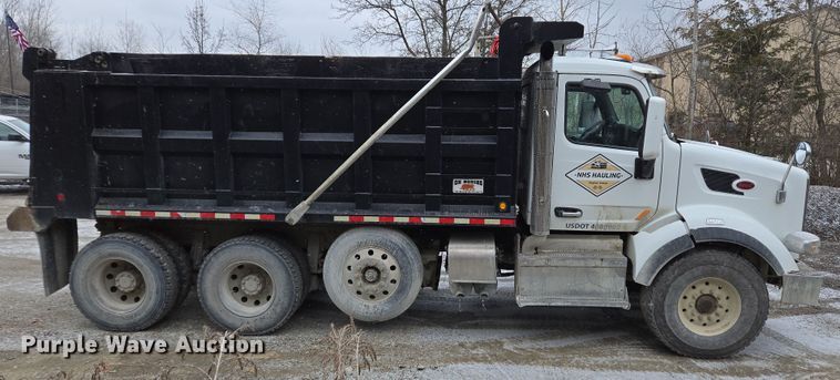 image for item EC4006 2015 Peterbilt 567 dump truck