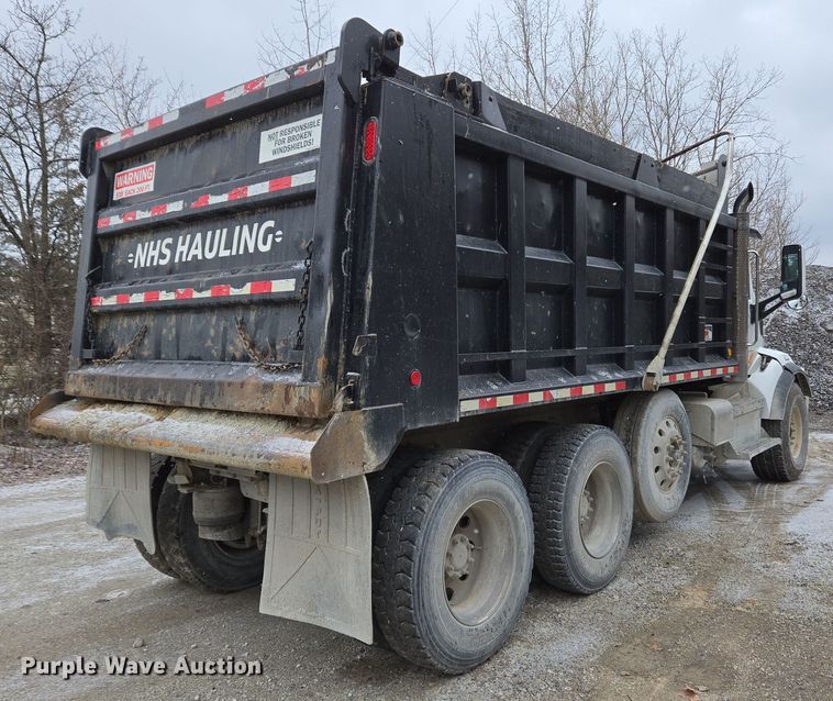 image for item EC4006 2015 Peterbilt 567 dump truck