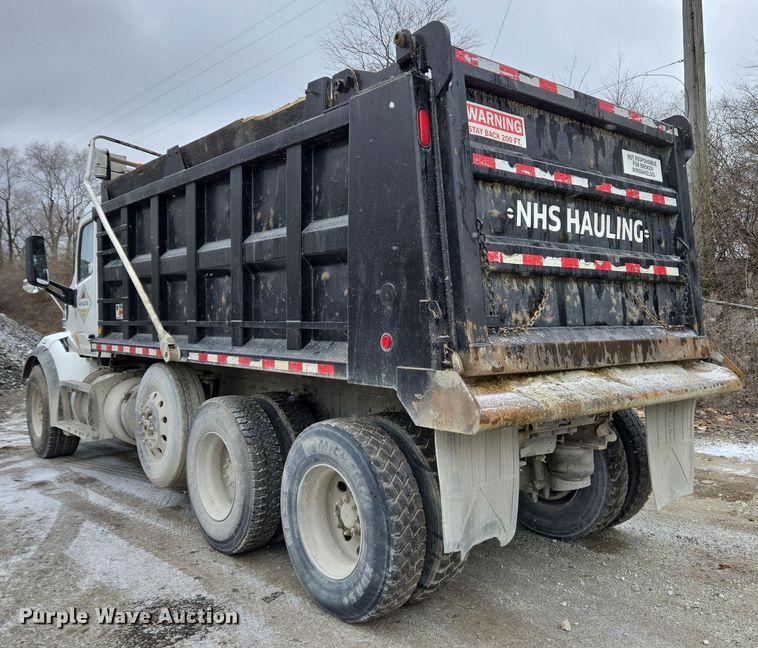 image for item EC4006 2015 Peterbilt 567 dump truck