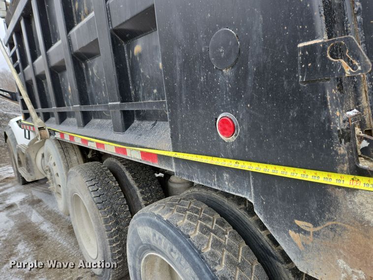 image for item EC4006 2015 Peterbilt 567 dump truck