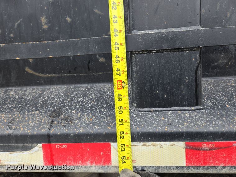 image for item EC4006 2015 Peterbilt 567 dump truck