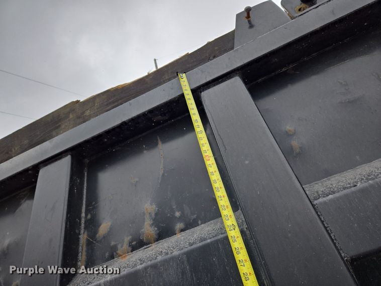 image for item EC4006 2015 Peterbilt 567 dump truck