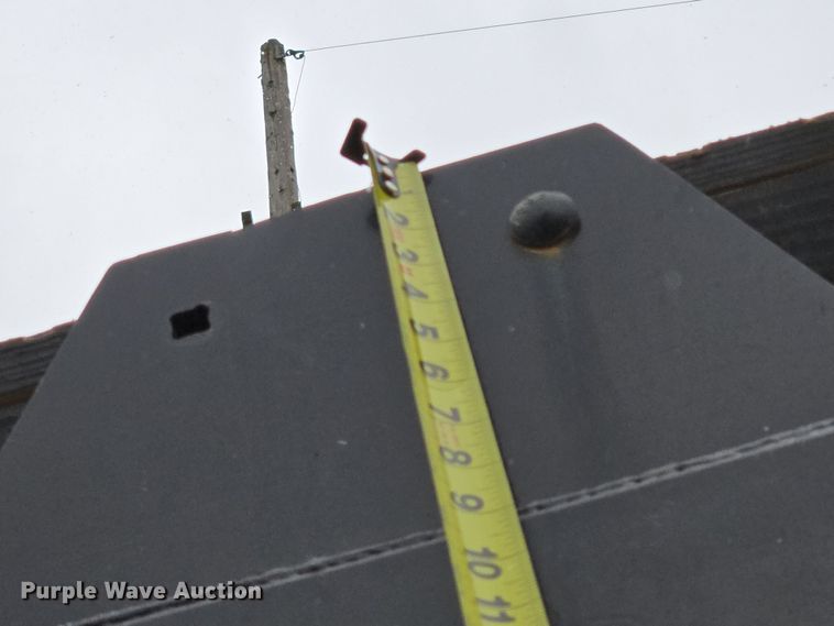 image for item EC4006 2015 Peterbilt 567 dump truck