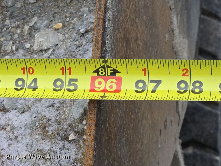 image for item EC4006 2015 Peterbilt 567 dump truck