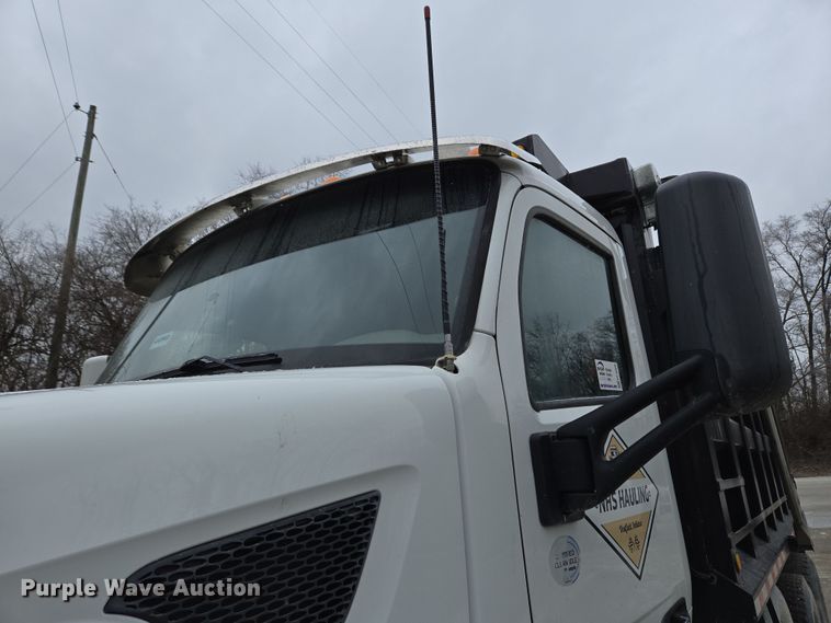 image for item EC4006 2015 Peterbilt 567 dump truck