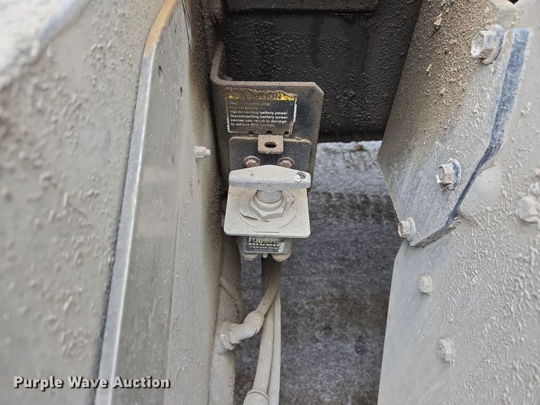 image for item EC4006 2015 Peterbilt 567 dump truck