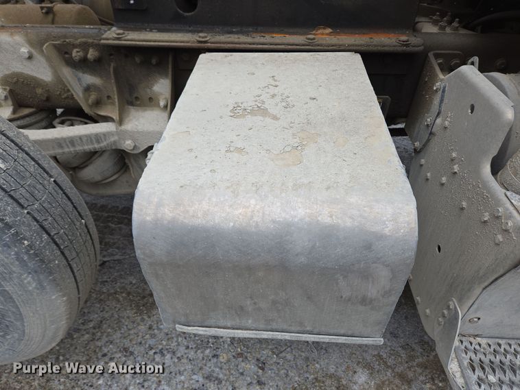 image for item EC4006 2015 Peterbilt 567 dump truck