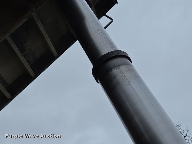 image for item EC4006 2015 Peterbilt 567 dump truck