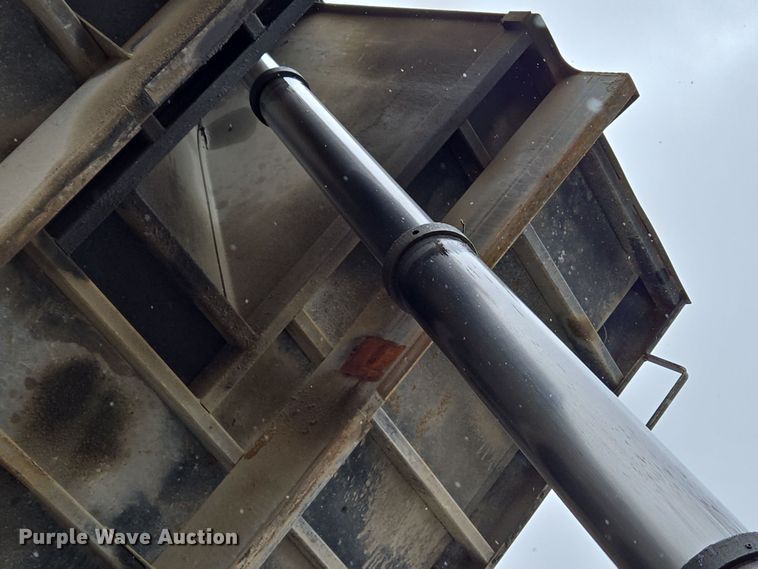 image for item EC4006 2015 Peterbilt 567 dump truck