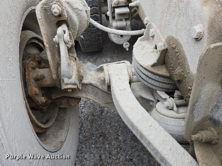 image for item EC4006 2015 Peterbilt 567 dump truck