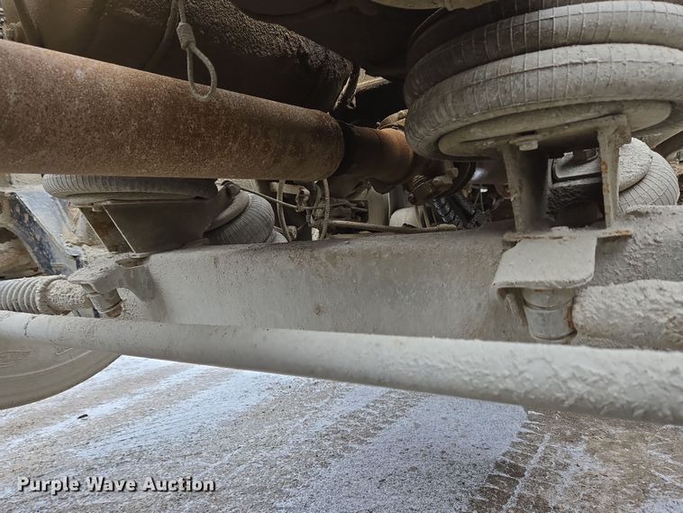 image for item EC4006 2015 Peterbilt 567 dump truck