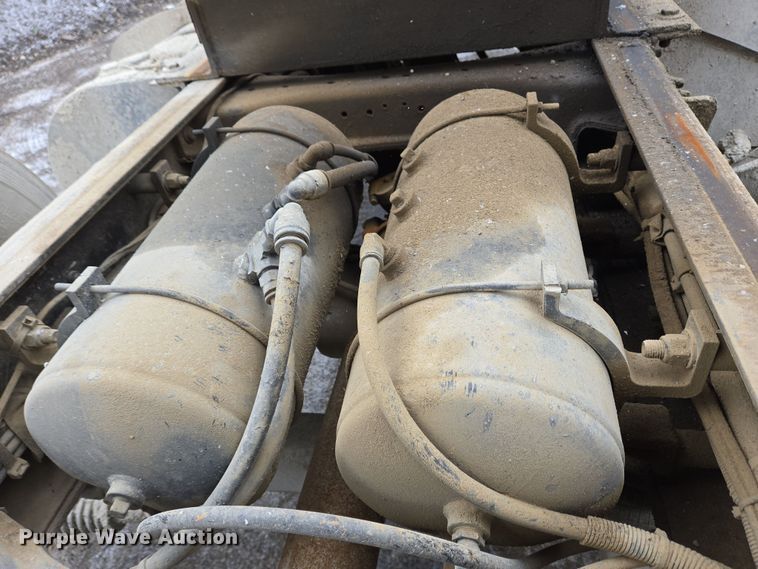 image for item EC4006 2015 Peterbilt 567 dump truck