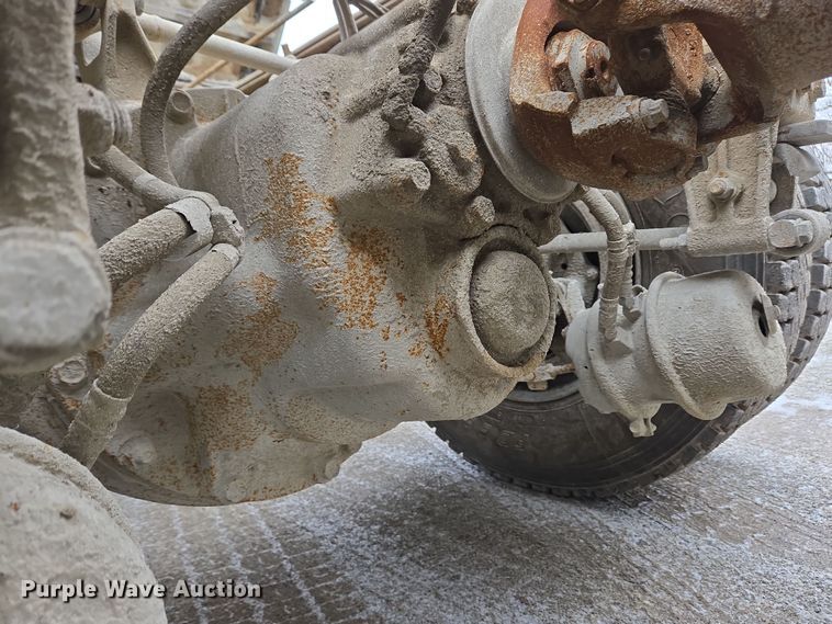 image for item EC4006 2015 Peterbilt 567 dump truck