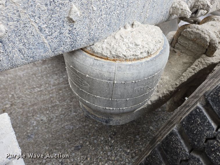 image for item EC4006 2015 Peterbilt 567 dump truck