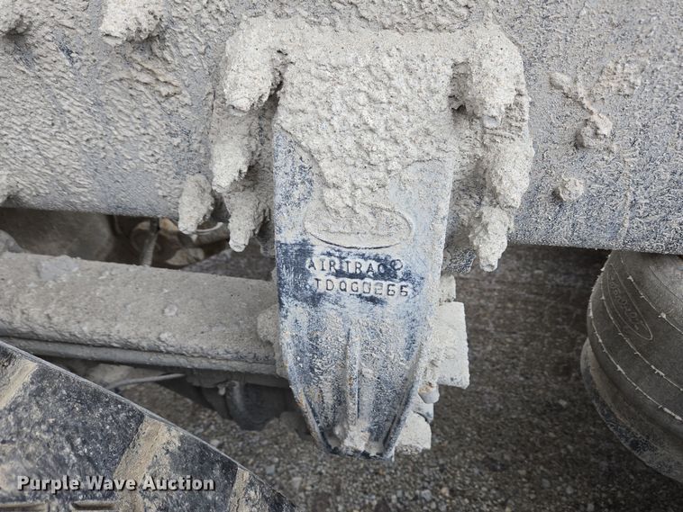 image for item EC4006 2015 Peterbilt 567 dump truck