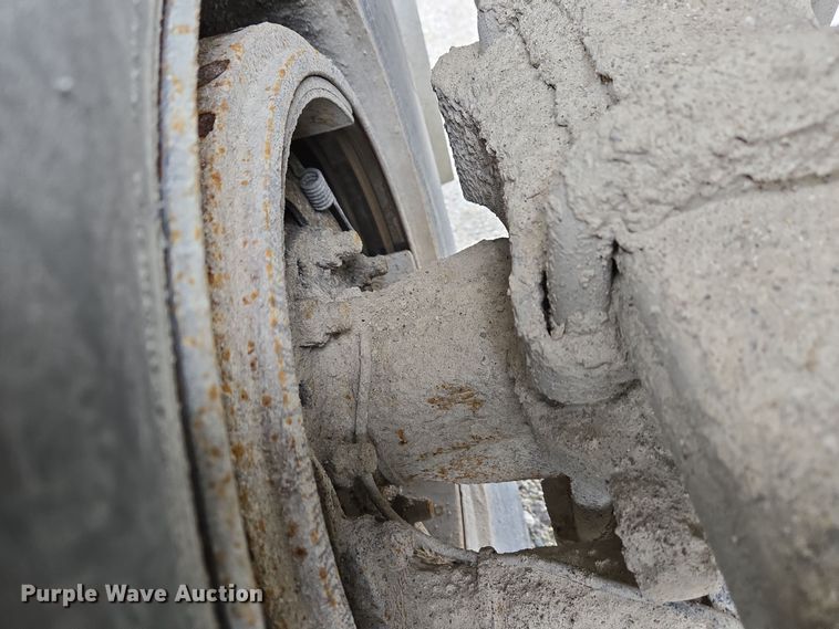 image for item EC4006 2015 Peterbilt 567 dump truck