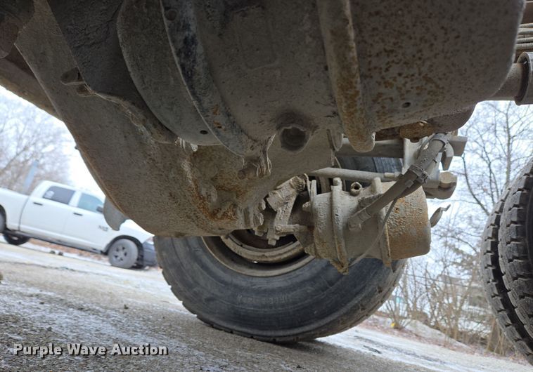 image for item EC4006 2015 Peterbilt 567 dump truck