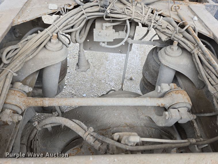 image for item EC4006 2015 Peterbilt 567 dump truck