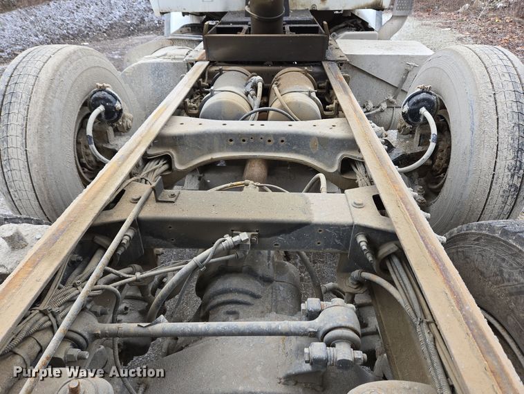 image for item EC4006 2015 Peterbilt 567 dump truck