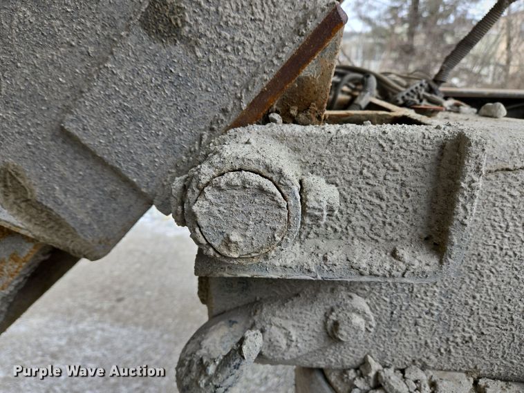 image for item EC4006 2015 Peterbilt 567 dump truck