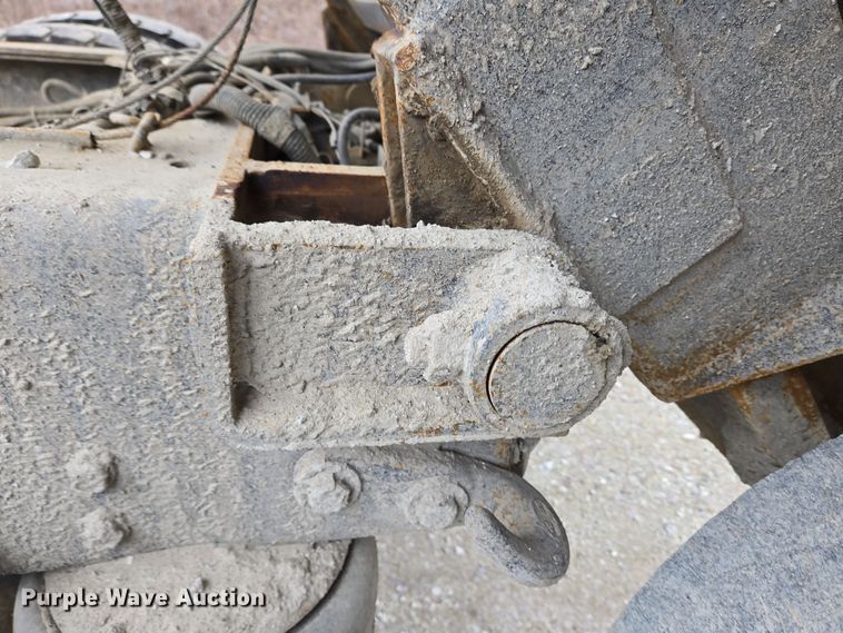 image for item EC4006 2015 Peterbilt 567 dump truck