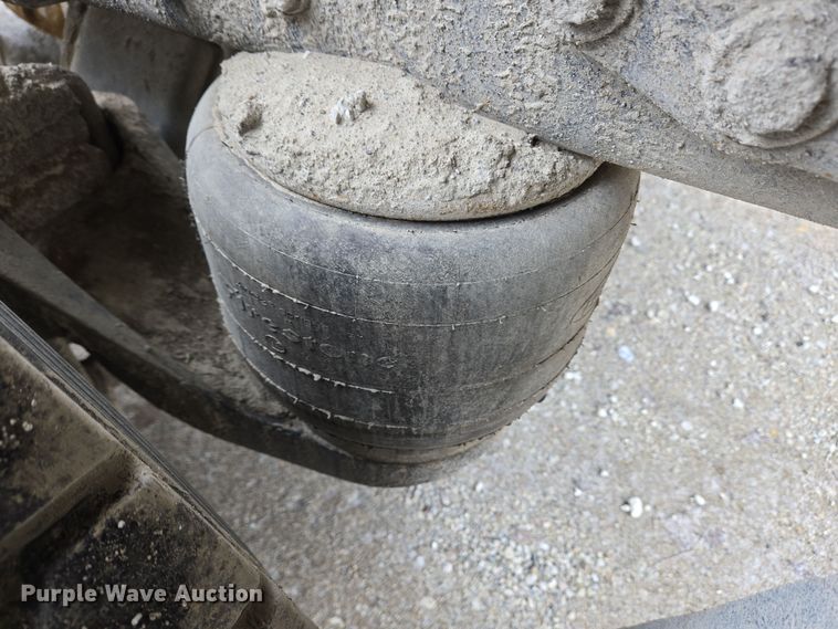 image for item EC4006 2015 Peterbilt 567 dump truck