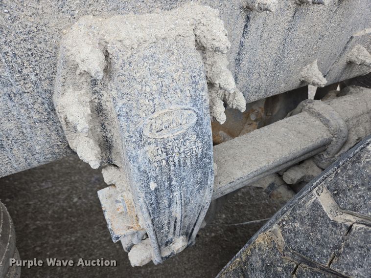 image for item EC4006 2015 Peterbilt 567 dump truck