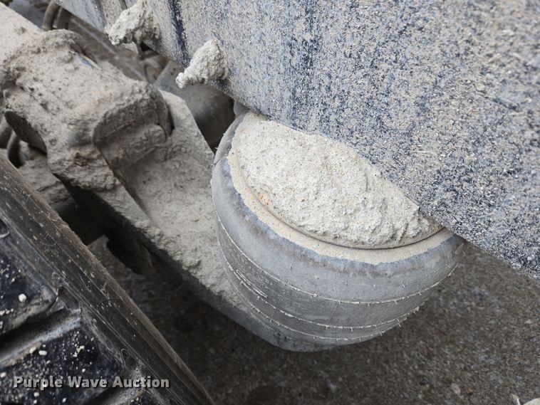 image for item EC4006 2015 Peterbilt 567 dump truck