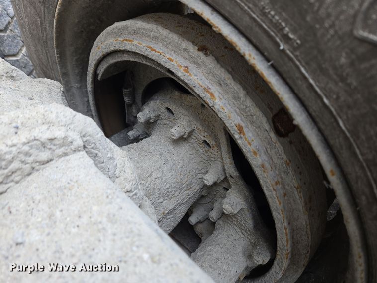 image for item EC4006 2015 Peterbilt 567 dump truck