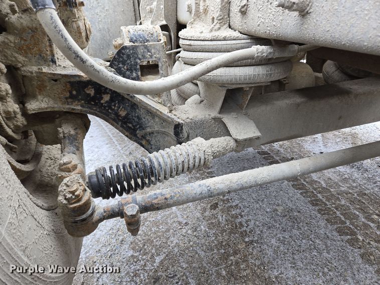 image for item EC4006 2015 Peterbilt 567 dump truck