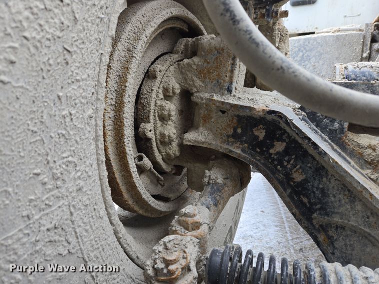 image for item EC4006 2015 Peterbilt 567 dump truck