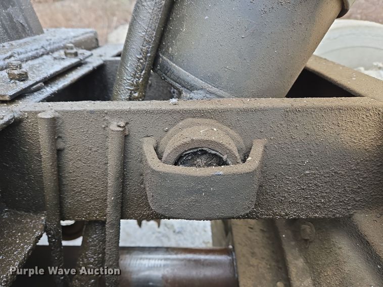 image for item EC4006 2015 Peterbilt 567 dump truck