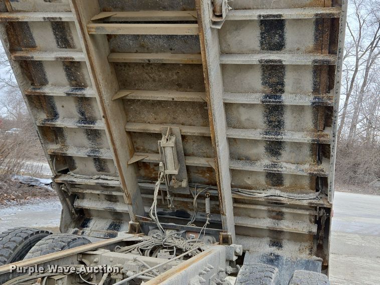 image for item EC4006 2015 Peterbilt 567 dump truck