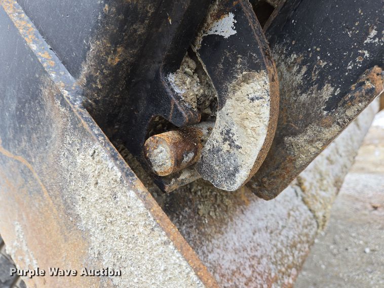 image for item EC4006 2015 Peterbilt 567 dump truck