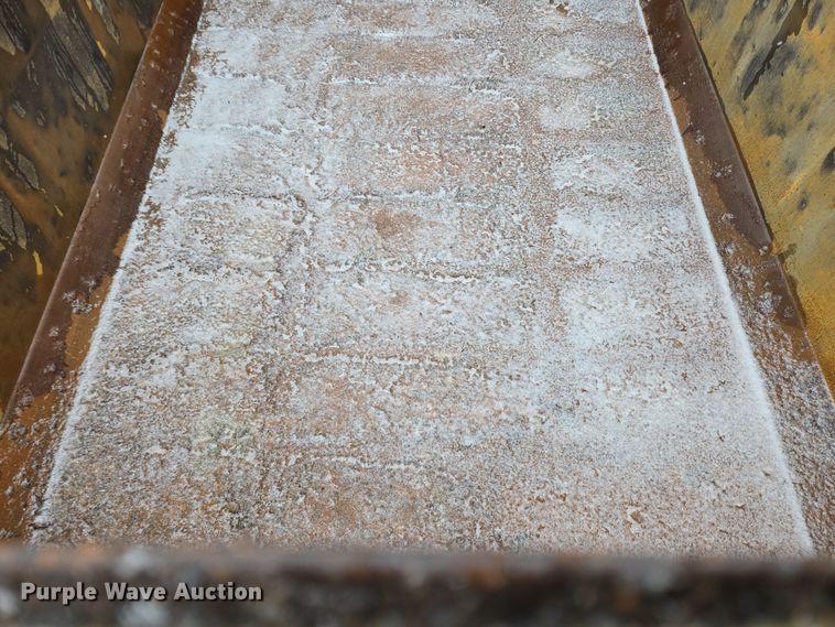 image for item EC4006 2015 Peterbilt 567 dump truck