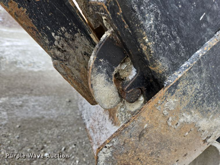 image for item EC4006 2015 Peterbilt 567 dump truck