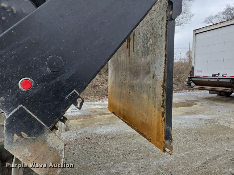 image for item EC4006 2015 Peterbilt 567 dump truck