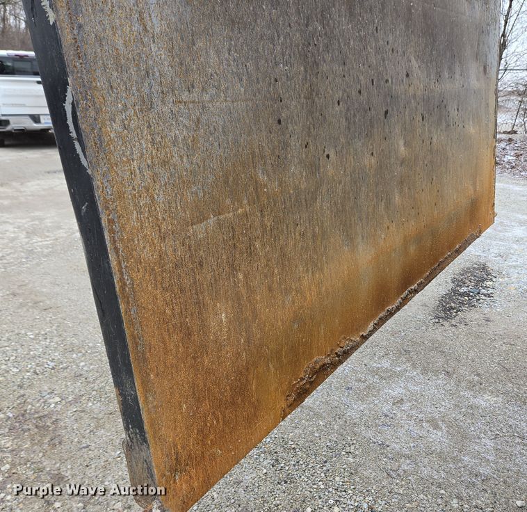 image for item EC4006 2015 Peterbilt 567 dump truck