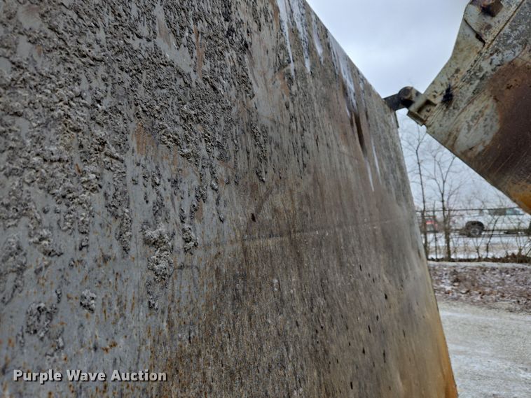 image for item EC4006 2015 Peterbilt 567 dump truck